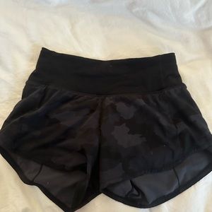 Lululemon Speed Up High-Rise Shorts 4”, Size 0, Black Camo Color